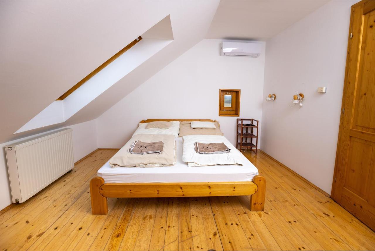 Bed and Breakfast NOBLE'S Panzió és Étterem Nemesnép Exterior foto