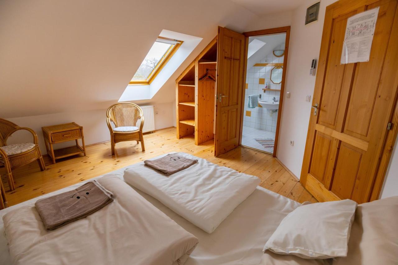 Bed and Breakfast NOBLE'S Panzió és Étterem Nemesnép Exterior foto